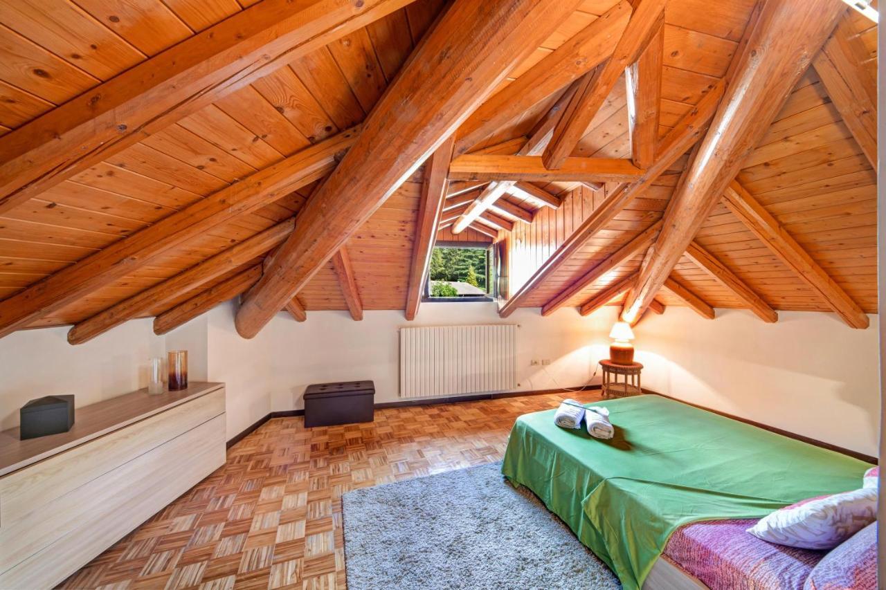Mansarda Fra Monte E Lago Apartment Esino Lario Exterior photo